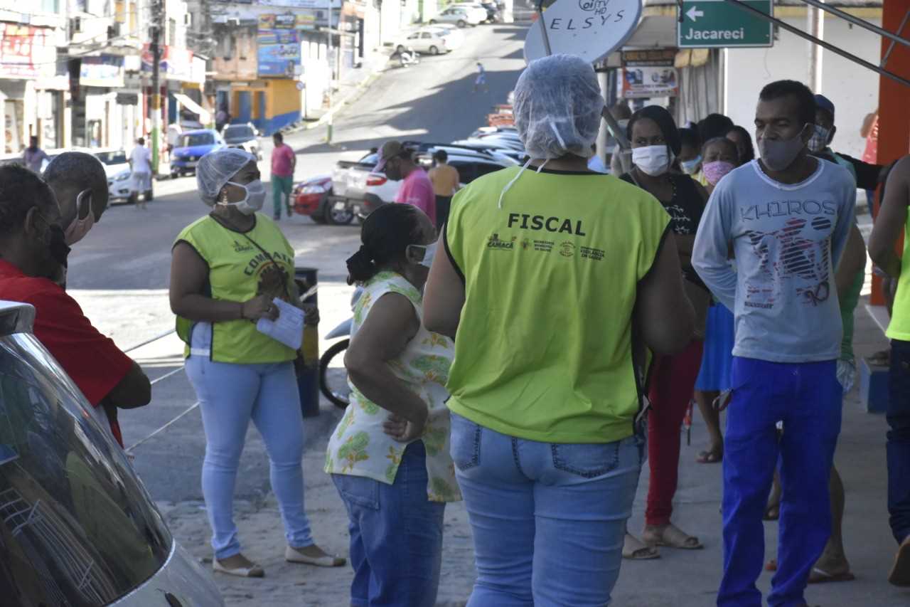 Camacã: Prefeitura contrata equipe para orientar e conter aglomeração no centro da cidade